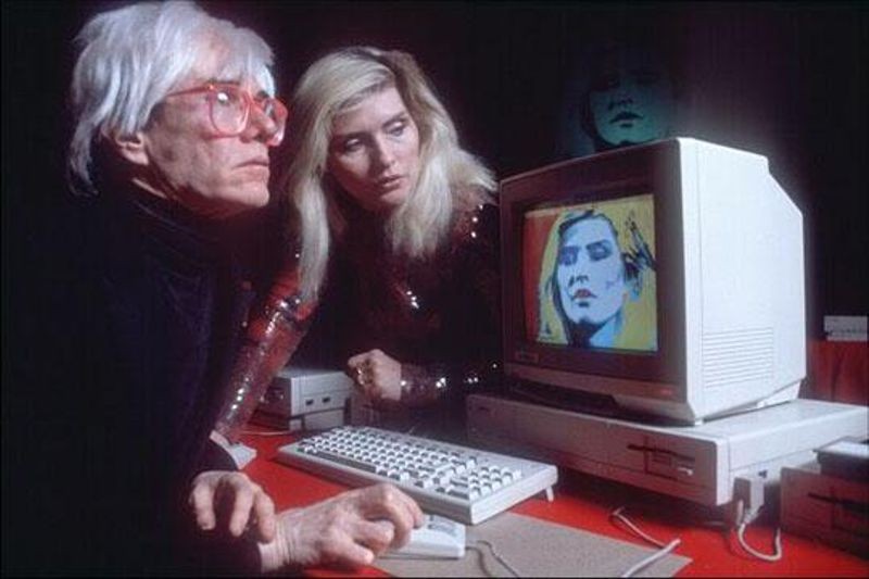 Andy Warhol con Debbie Harry en el lanzamiento del Amiga en el Lincoln Center en 1985